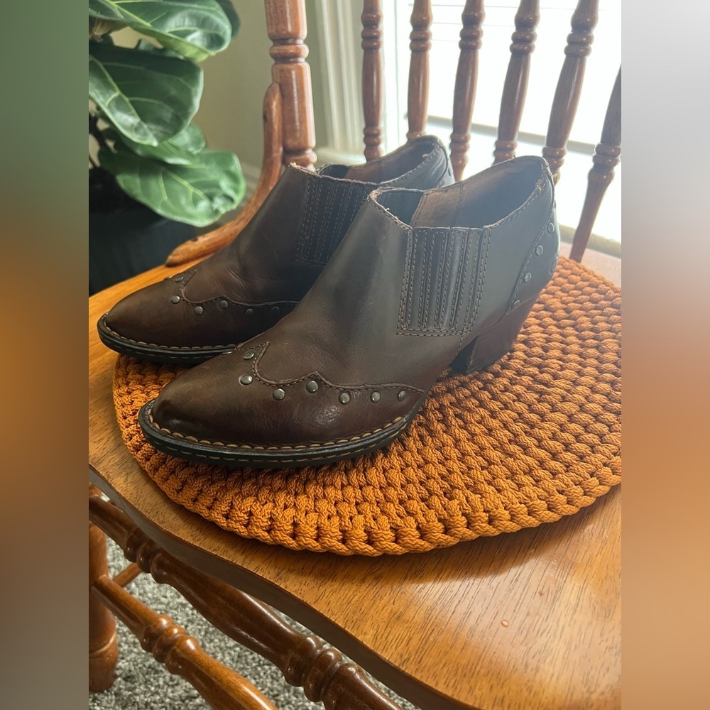 Born Womens Brown Leather Slip On Ankle Heeled Bootie Size US 8